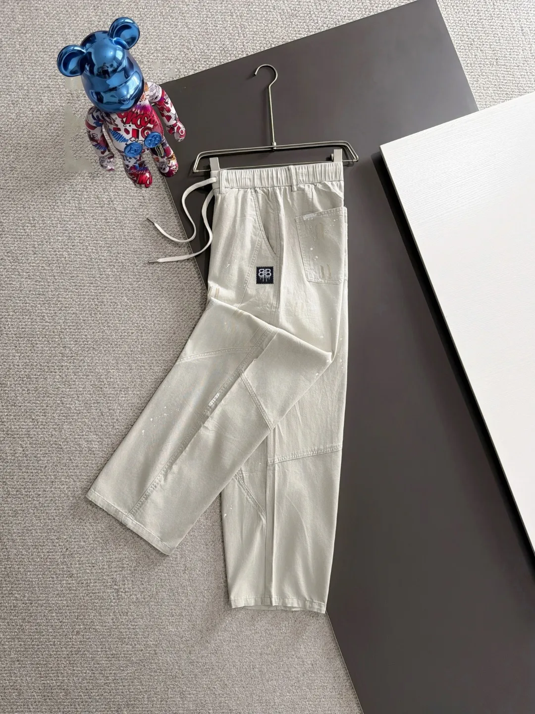 The next day shipped P195 Balenciaga 2026 summer New Arrival elastic casual pants, counter custom fabric Breathable high comfort, impeccable details, brand elements design concept, reflecting high quality. The hand feels delicate and soft! Casual cuts and awesome upper body! Sizes: S-3XL
